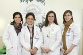 Las farmacéuticas Ana Herranz, María Sanjurjo, Cecilia Martínez y Silvia Manrique, en la presentación del proyecto para mejorar la adherencia en menores.