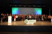 Foto de familia de as entidades galardonadas por Farmacéuticos Sin Fronteras