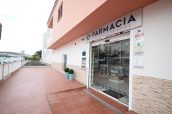 Fachada de la farmacia número 22.000 abierta en España y situada en Arona (Tenerife)