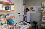 Farmacia en un campo de desplazados del Norte de Irak gestionada por la ONG Heevie.