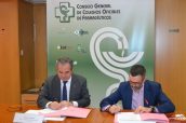Firma del convenio entre el CGCOF y la asociación de pacientes Frena el Ictus.