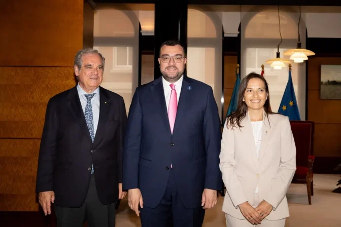 Foto 24CNF Presidente Asturias Recibe Farmacéuticos 2