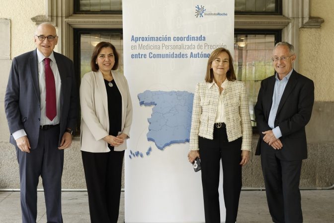 Vicepresidente de la Fundación Instituto Roche, Federico Plaza; jefa de Área de Genética y directora estratégica del proyecto UNICAS en el Hospital Sant Joan de Deu de Barcelona del Servicio Catalán de Salud, y presidenta de la Asociación Española de Genética Humana, la Dra. Encarna Guillén; directora gerente de la Fundación Instituto Roche, Consuelo Martín de Dios; director de la Fundación Pública Gallega de Medicina Genómica y coordinador del Grupo de Medicina Genómica de la Universidad de Santiago de Compostela, el Dr. Ángel Carracedo.