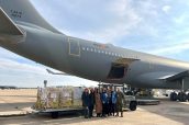 Fundación Cofares fleta un avión con medicamentos a Turquía(1)