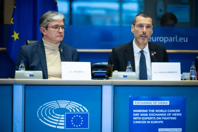 El ministro chipriota junto al presidente de SANT, A. Jarubas, durante su intervención.