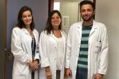 Sira Sanz, Montserrat Pérez y José Javier Martíne, en el Servicio de Farmacia del Hospital Fundación Alcorcón, que lidera un proyecto de atención farmacéutica a pacientes de Neumología.