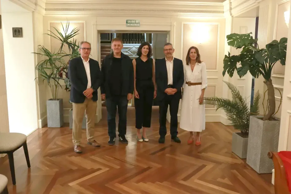 Los participantes en el  Encuentro de Expertos  “El valor social de los medicamentos”