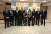 Imagen de la visita de la consejera de Sanidad de Andalucía, Marina Álvarez, a las instalaciones de Bidafarma en Sevilla.