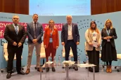 José María Rodríguez, (Organización Médica Colegial), Gonzalo Moreno del Val (Consejo General de Colegios de Veterinarios de España), Rita de la Plaza (Consejo General de Colegios Farmacéuticos), Leticia Bueno (Consejo General de Enfermería), Carina Escobar (Plataforma de Organizaciones de Pacientes).

...