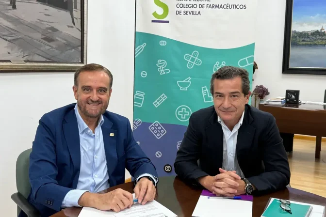 Jose Tenorio, decano del Colegio Oficial de Psicología de Andalucía Occidental y Jaime Román, presidente del Colegio Oficial de Farmaceúticos de Sevilla