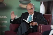 Julián García Vargas, durante un encuentro de Diariofarma