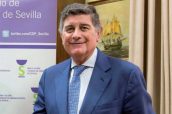 Manuel Pérez, presidente del COF de Sevilla, que ha presentado su Plan de Formación para 2017.
