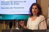 María Jesús Montero, Consejera de Hacienda y AAPP de la Junta de Andalucía, anunció la disminución del periodo de pago a las farmacias.