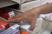 Recurso Medicamentos en cajonera farmacia