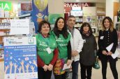 Voluntarios en la 10ª campaña de medicamentos solidarios, de Banco Farmacéutico.