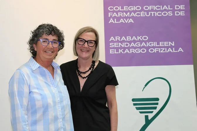Milagros López de Ocáriz, presidenta saliente y Mercedes Villacorta, nueva responsables del COF de Álava.
