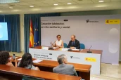 Presentación del estudio por la ministra de Sanidad, Mónica García y el presidente del CGCOF, Jesús Aguilar.