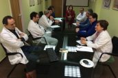 La directora general de Planificación, Investigación, Farmacia y Atención al Ciudadano, María Teresa Martínez, con representantes del hospital Virgen de la Arrixaca de Murcia.