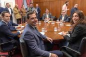 Imagen de la mesa de negociacion entre PP y Ciudadanos para el Gobierno en Andalucía.
