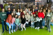 Imagen de la visita de alumnos de Farmacia de la Universidad San Jorge a las instalaciones de Novaltia en Zaragoza.