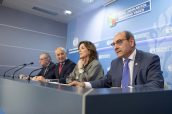 El consejero de Sanidad del País Vasco, Jon Darpón, en la rueda de prensa tras el Consejo de Gobierno