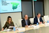 Carina Escobar, Jesús Aguilar y Antonio Blanes, durante la presentación del los resultados del trabajo.