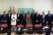 Imagen de varios presidentes de los COF andaluces en una visita reciente al consejero de Salud, Jesús Aguirre.