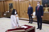 La ministra de Sanidad, Carolina Darias, toma posesión de su nuevo cargo en el Palacio de La Zarzuela