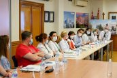 Una reunión de la Comisión de Farmcia del hospital madrileño.