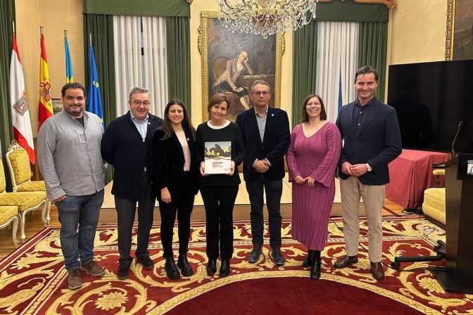 Reunión celebrada en el Ayuntamiento de Gijón.