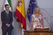 Rocío Hernández toma posesión como nueva consejera de Sanidad, junto al presidente de la Junta Juanma Moreno.