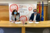 Imagen sobre la firma del convenio entre el Consejo de COF de Aragón y Sefac ARN.