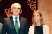 Elena Casaus junto al consejero de Sanidad, Enrique Ruiz Escudero el día de su toma de posesión.