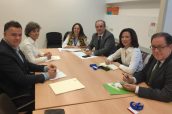 Imagen de la reunión de representantes del CGCOF y de Unidas Podemos.