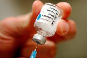 Vacuna de la gripe - vial y jeringa-2