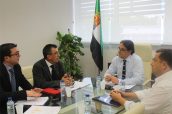 José María Vergeles y representantes de la Confederación de Asociaciones de enfermos de Crohn y Colitis Ulcerosa de España (ACCU España)