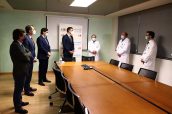 Visita de Pedro Sánchez y Salvador Illa al Hospital La Paz de Madrid.