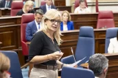 Ester Monzón, durante una intervención en el pleno del Parlamento  de Canarias.