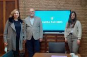 Maite Torres, vocal de Responsabilidad Social Corporativa del MICOF; Jaime Giner, presidente del MICOF y la coordinadora de Xarxa Pacients, Ester Piquer.