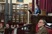 Mar Gimeno, durante su intervención ante la academia aragonesa.