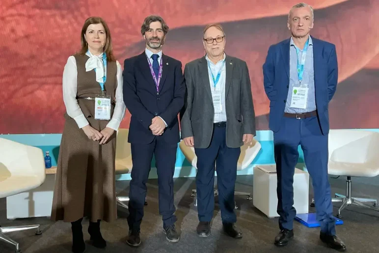 Alicia Herrero, vocal de Hospitales en funciones del COFM
Madrid (COFM), Alberto Carazo, farmacéutico y socio de las consultorías Inntegrapharma y Konexio Biotech; Vicente Colomer, secretario del Consell Valenciano de Colegios de Farmacéuticos y Mario García Gil,  gerente del Hospital Universitario Príncipe de Asturias y presidente de la SMFH.