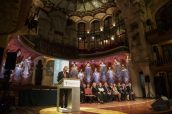 Imagen de la intervención de Jordi de Dalmases en el acto por el Día del Farmacéutico del COF de Barcelona.