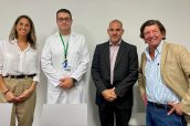 De izquierda a derecha, Lauira Liev, Healthcare Systems- Partner de la zona Sur de Roche Farma España; Juan Enrique Martínez de la Plata, presidente de la FAFH-SAFH; José María Gómez Andaluz, director regional de la zona Sur de Roche Farma España; y José Carlos Méndez, Healthcare Systems Partner de la zona Sur de Roche Farma España.