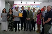 Entrega de un dispotivo en una de las oficinas participantes