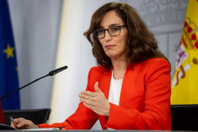 La ministra de Sanidad, Mónica García.