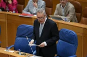 El consejero Gómez Caamaño, durante su intervención en el Parlamento.