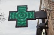 illuminated-green-pharmacy-cross-sign-Depositphotos_710162912_XL (1)