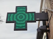 illuminated-green-pharmacy-cross-sign-Depositphotos_710162912_XL (1)