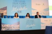 Mesa inaugural del XIX Simposio de la Agrupación Farmacéutica Europa PGEU, celebrado en Marbella el19 de junio.