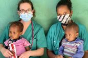 Profesionales sanitarios trabajan en la Clínica Materno-Infantil Let Children Have Health de Meki,en Etiopía